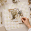 Papel para Scrapbook com Hot Stamping Flor de Lis Branco Dourado para Scrapbook e Papelaria Criativa Sh30-052 - Litoarte