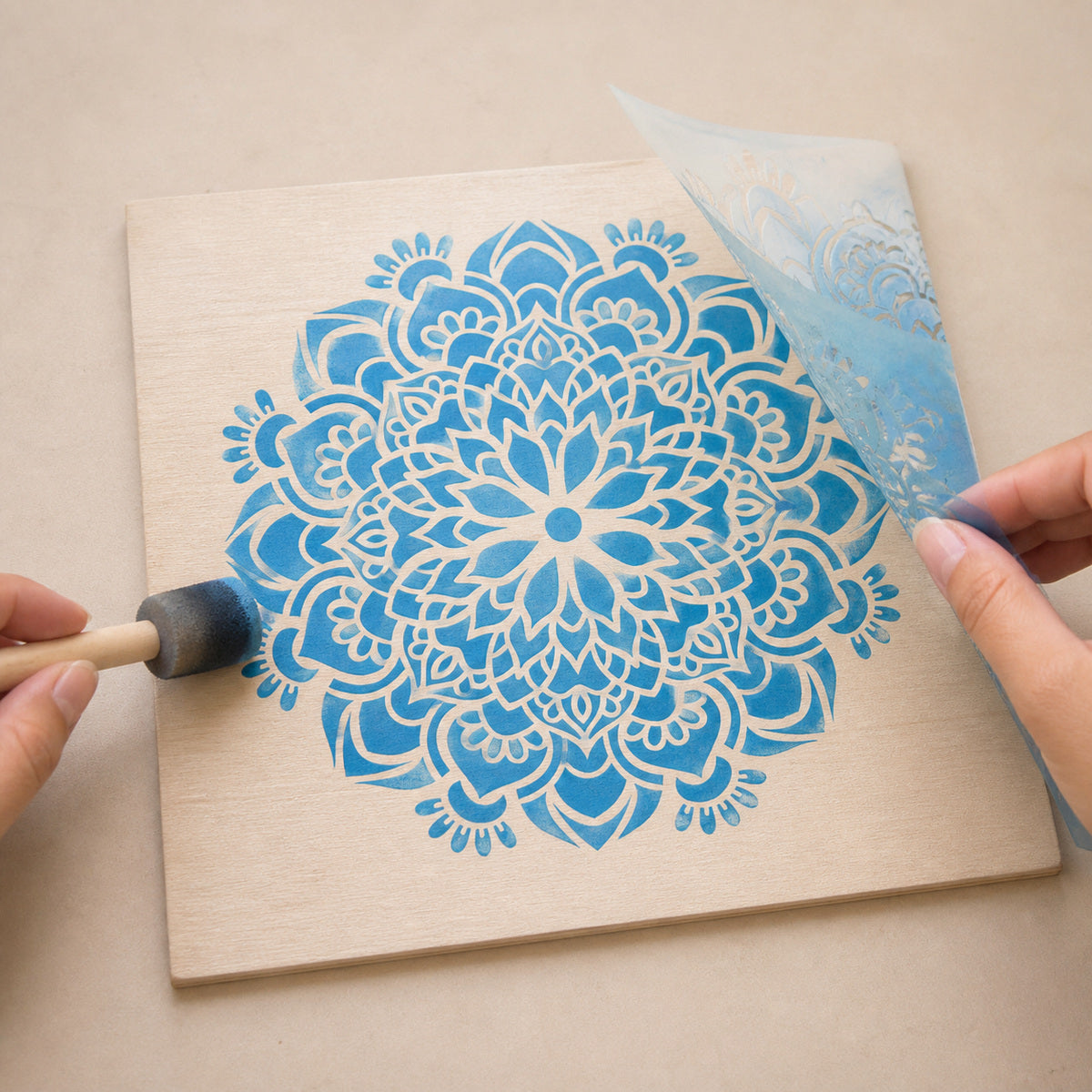 Stencil Mandala Flor Bauer 30,5x30,5cm para Pintura Decorativa e Artesanato 2470 - Opa