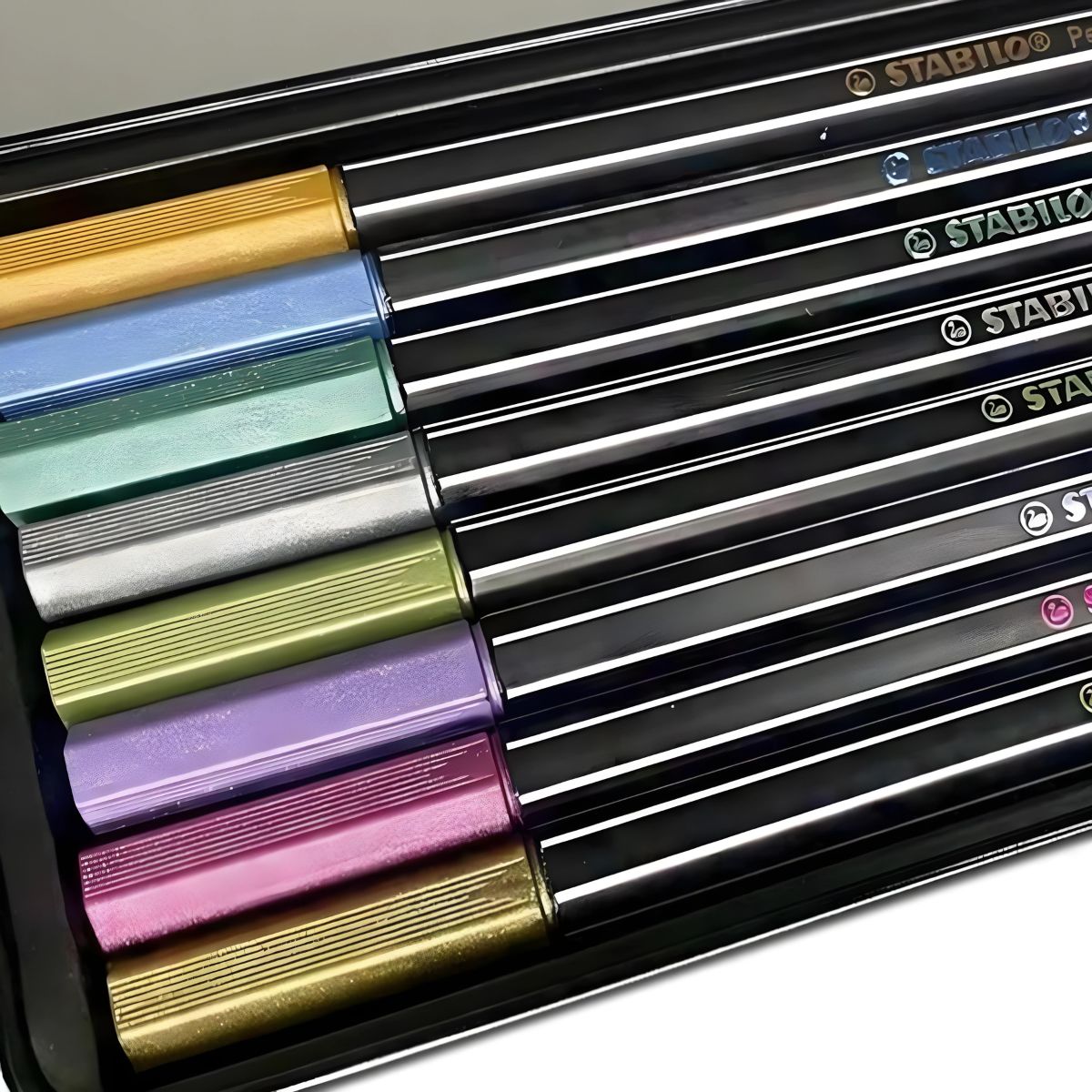 Estojo de Caneta Multiuso Pen 68 Aquarelável Stabilo 1.4Mm com 08 Cores Metallic