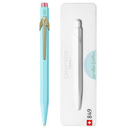 Caneta Esferográfica 849 Caran D'ache Claim Your Style com Estojo de Lata  - Azul Pastel