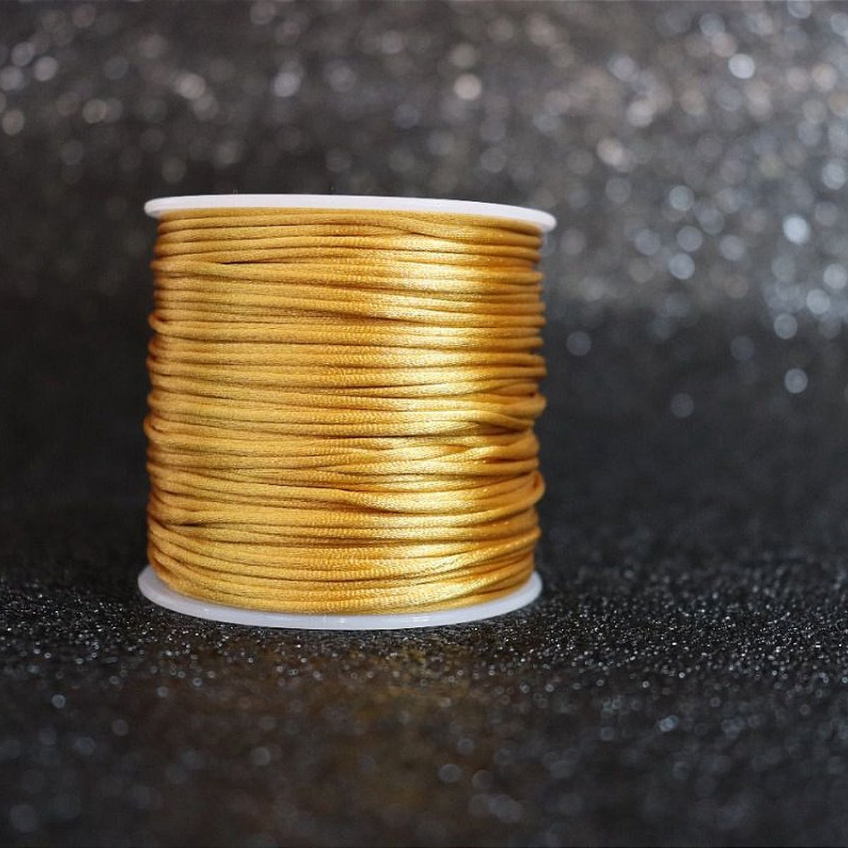 Cordão de Cetim Rabo de Rato para Bijuteria e Artesanato Dourado 1mmx50m - Artepunto