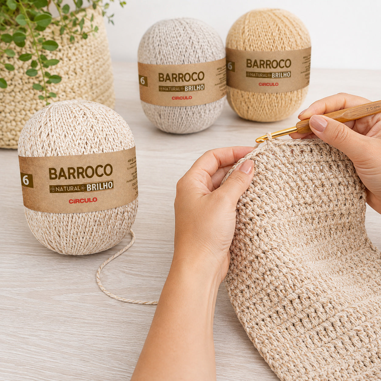 Barbante Barroco Natural Brilho Ouro 4/4 Algodão com Fibra Metalizada para Crochê Tricô e Artesanato 400g 657m Tex 608 - Círculo