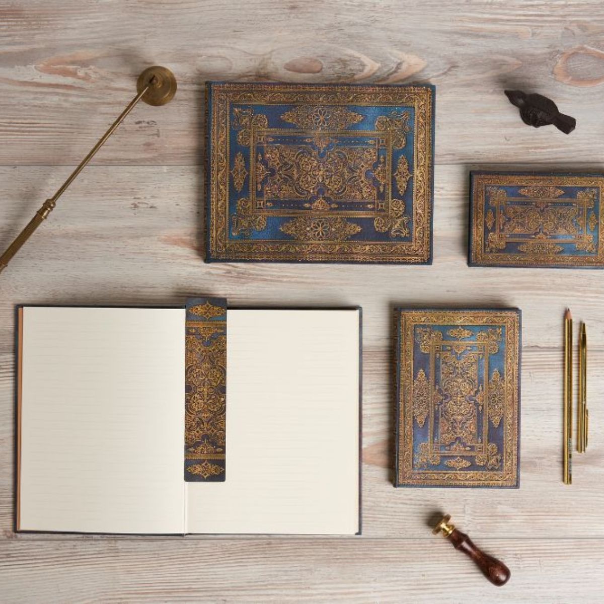 Caderno Paperblanks Blue Luxe Capa Dura Guest 120g/m² 18x23cm 144 Páginas sem Pauta - Pb9594-1