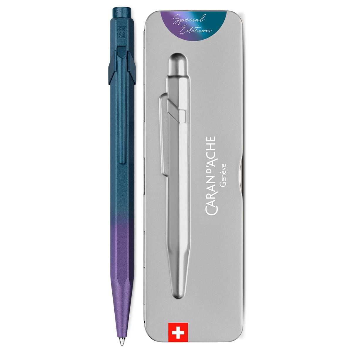 Caneta Esferográfica 849 Caran D'ache Claim Your Style com Estojo de Lata  - Purple Ocean