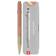Caneta Esferográfica 849 Caran D'ache Claim Your Style com Estojo de Lata  - Sunstone Pink
