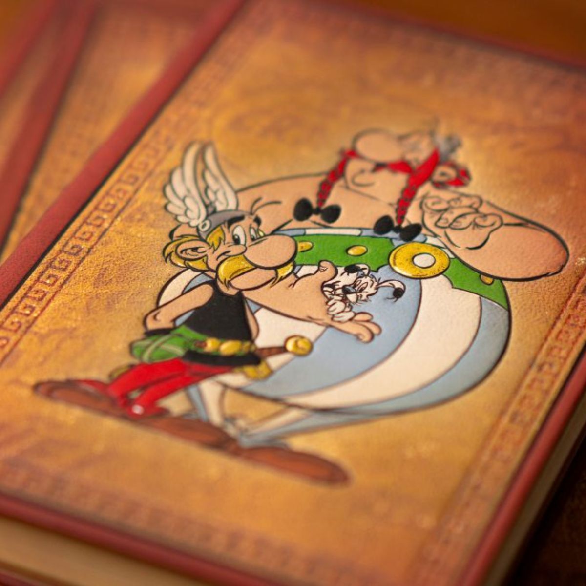 Caderno Paperblanks Astérix e Obélix Capa Dura Ultra 120g/m² 18x23cm 144 Páginas com Pauta - Pb9702-0