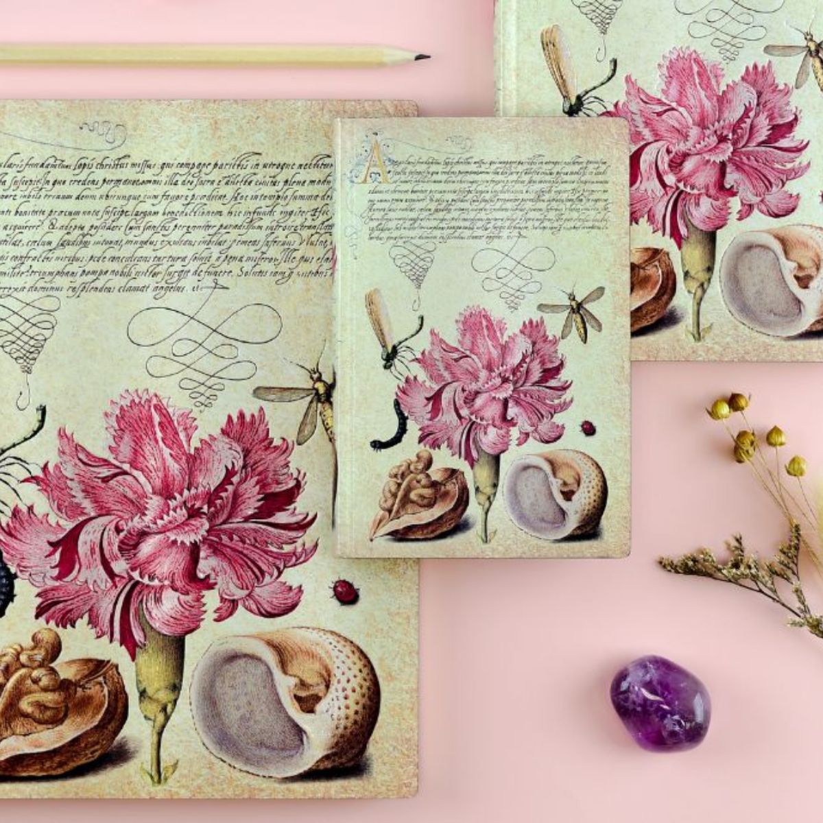 Caderno Paperblanks Cravo Rosa Capa Flexível Ultra 100g/m² 18x23cm 176 Páginas com Pauta - Fb9725-9