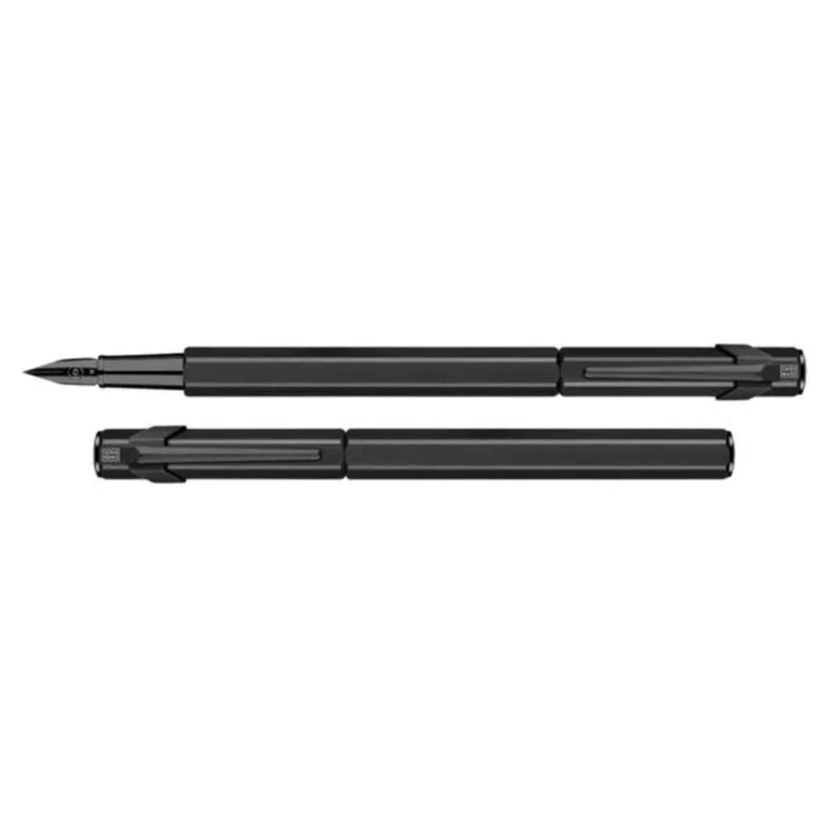 Caneta Tinteiro Caran D'ache com Estojo de Lata - Black Code