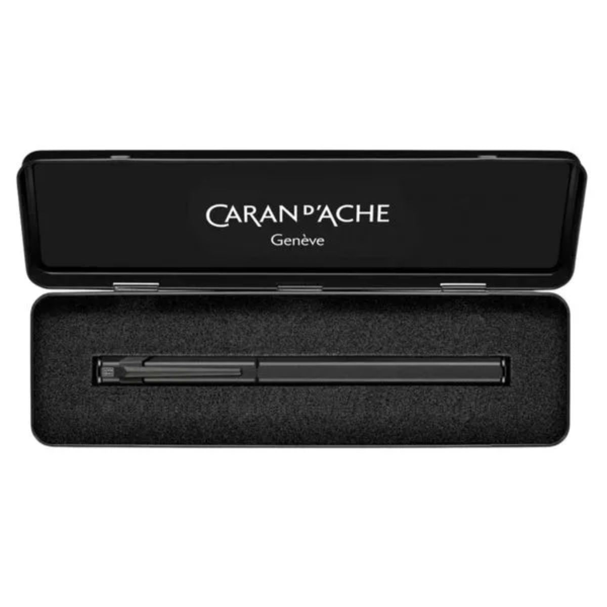 Caneta Tinteiro Caran D'ache com Estojo de Lata - Black Code