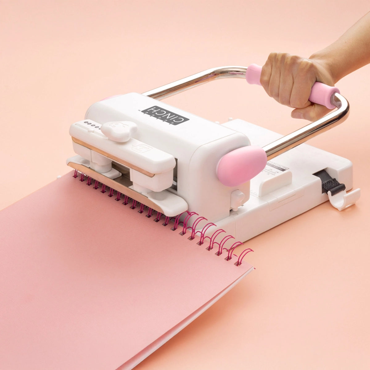 Kit Encadernadora The Cinch Furo Quadrado + Crop A Dile Ilhos We R 