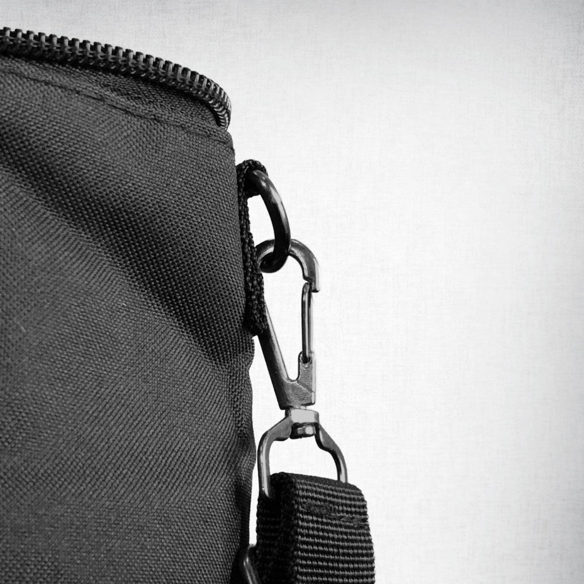 Estojo Bag Vazio Redondo para Caneta Posca Uniball 