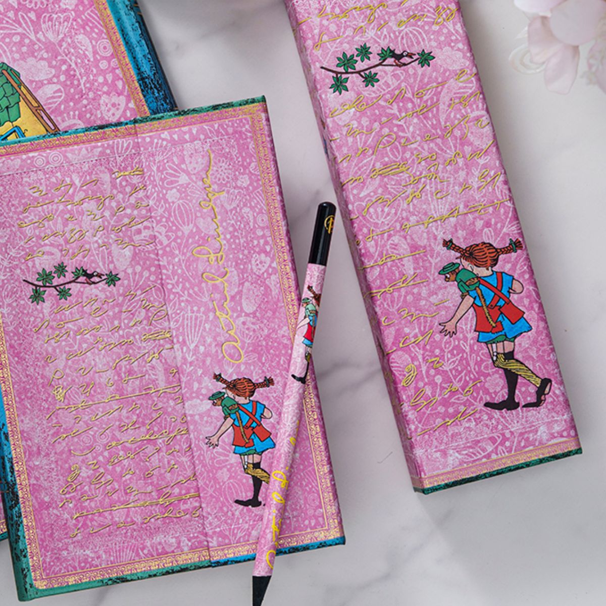 Estojo de Lápis Paperblanks 22x3x6,8cm com Fecho Magnético Astrid Lindgren