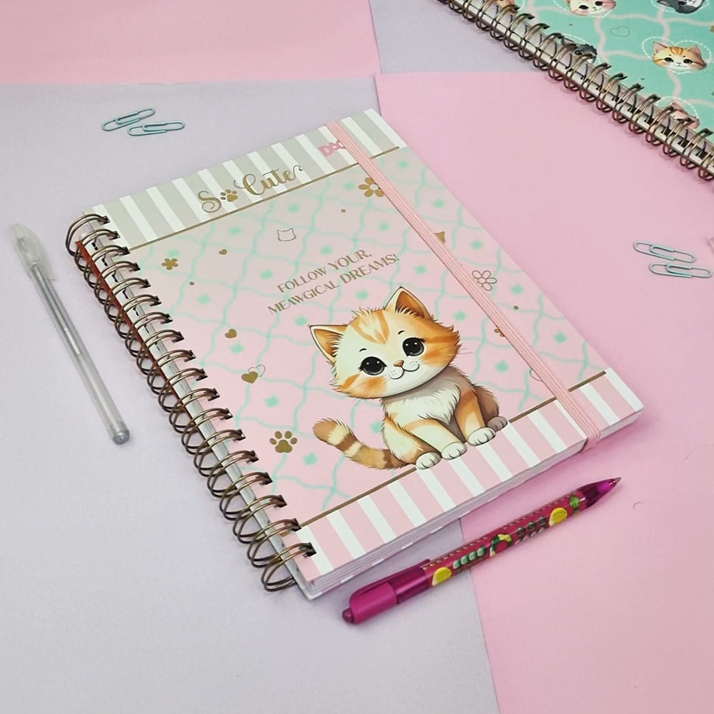Caderno Smart Colegial com 80 Folhas 90g/m² Fechamento em Elástico - So Cute Cat 17,7x24cm Dac - 5558