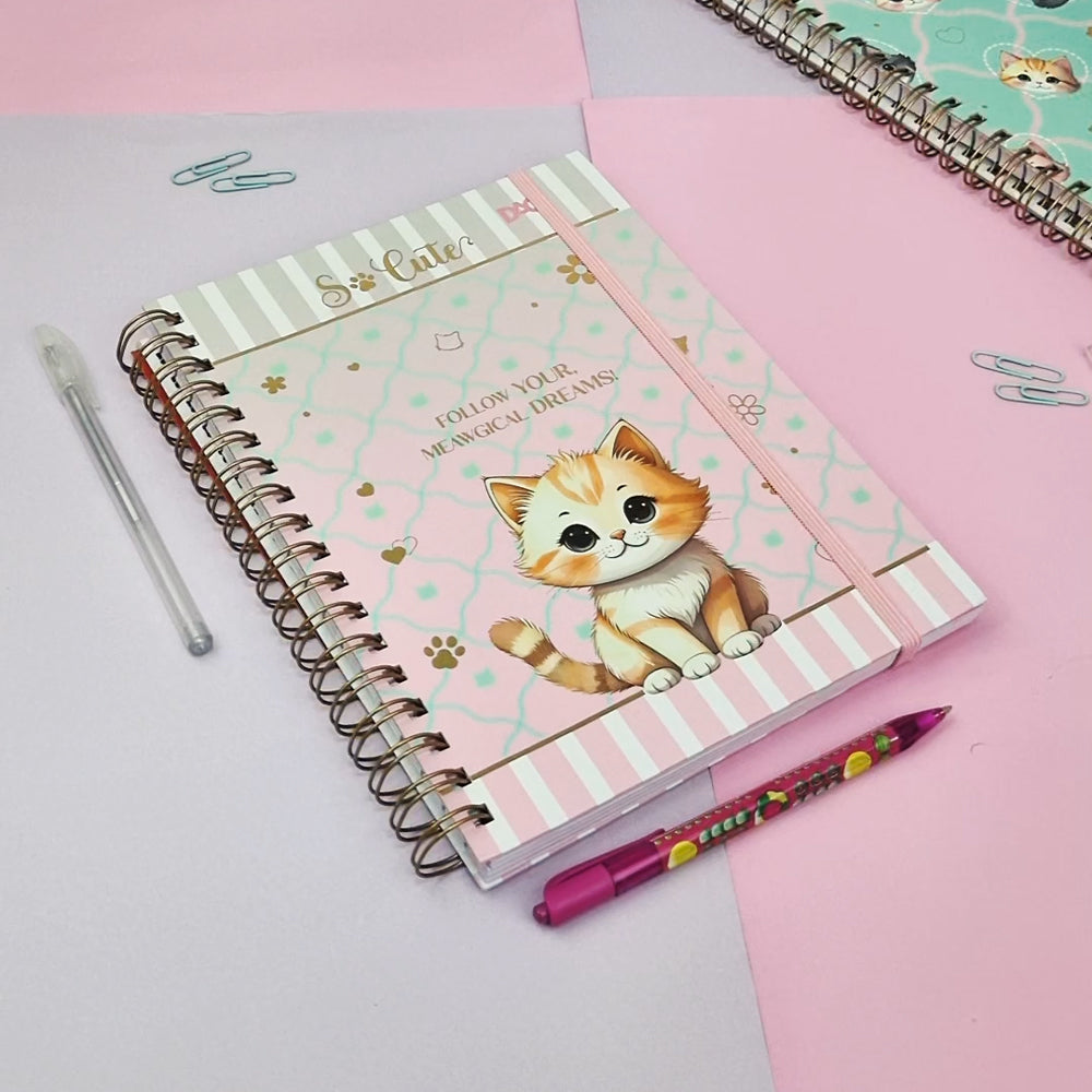 Caderno Smart Colegial com 80 Folhas 90g/m² Fechamento em Elástico - So Cute Cat 17,7x24cm Dac - 5558