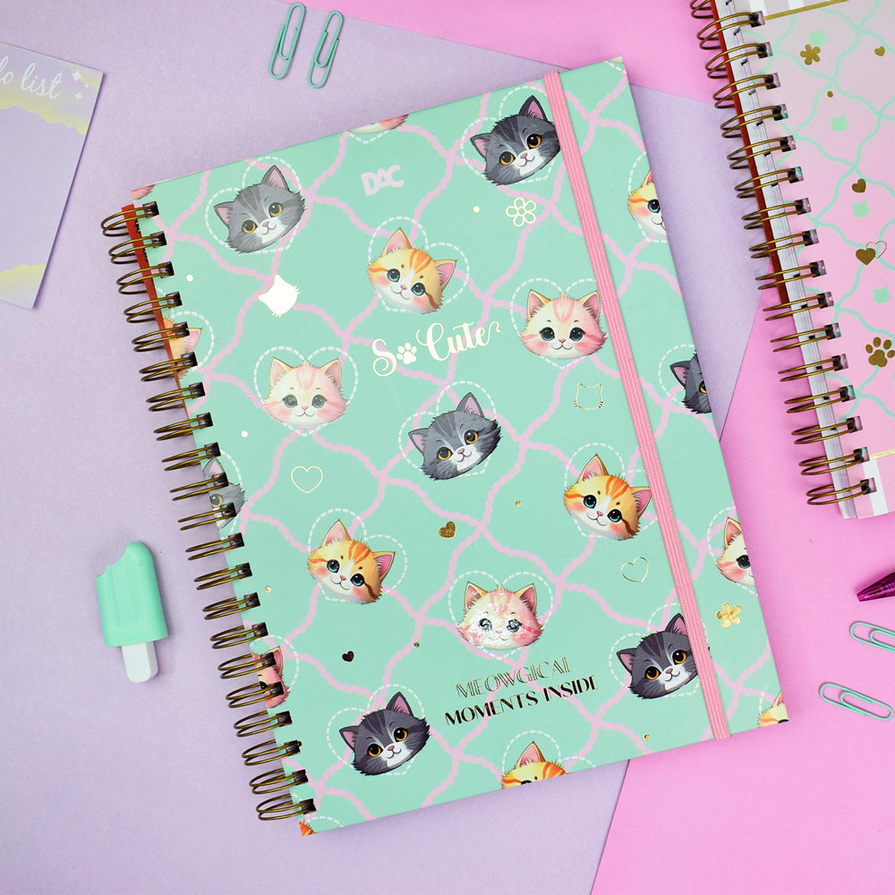 Caderno Smart Universitário com 80 Folhas 90g/m² Fechamento em Elástico - So Cute Cat 20x27,5cm Dac - 5560
