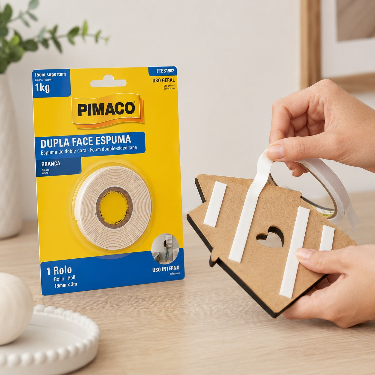 Fita Dupla Face Espuma Branca 19mm X 2m para Fixação em Superfícies Irregulares - Pimaco