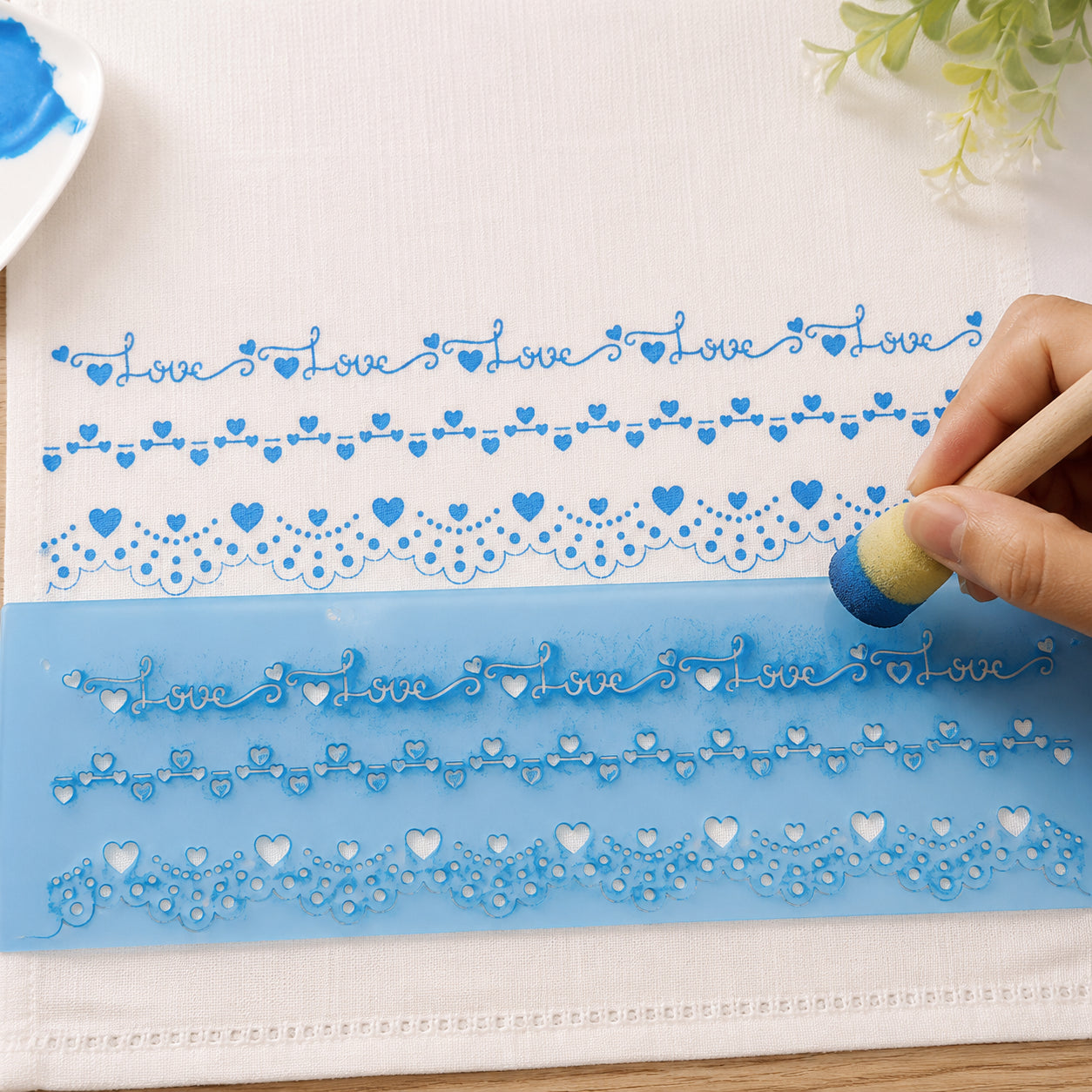 Stencil Love com Coracoes e Lacos 28x8cm para Pintura Decorativa e Artesanato Ste-472 - Litoarte