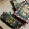 Estojo Paperblanks Frog Prince 22x6,8x3cm com Fecho Magnetico
