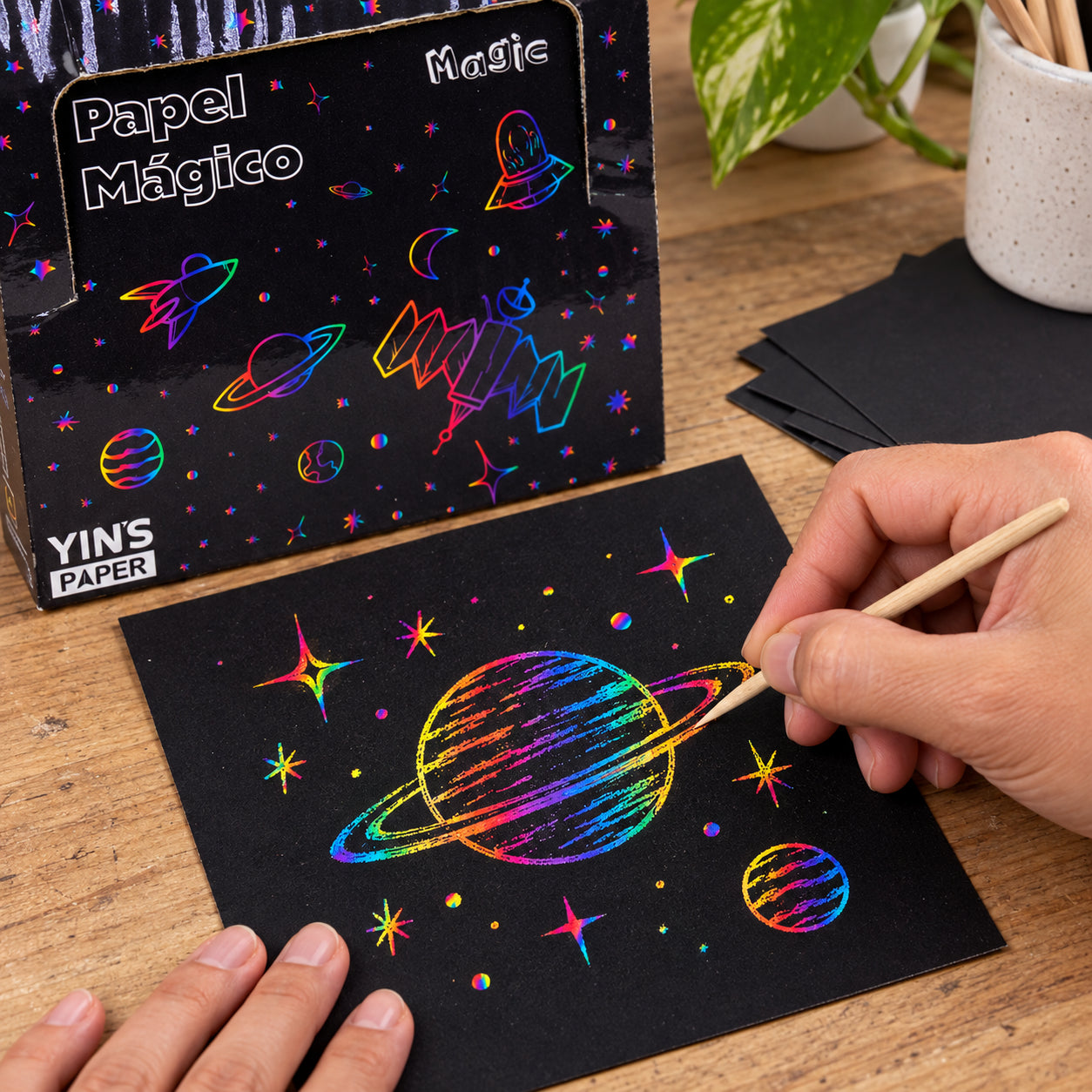 Papel Mágico Preto com 24 Folhas e Palito para Desenho Colorido - Yin's Paper