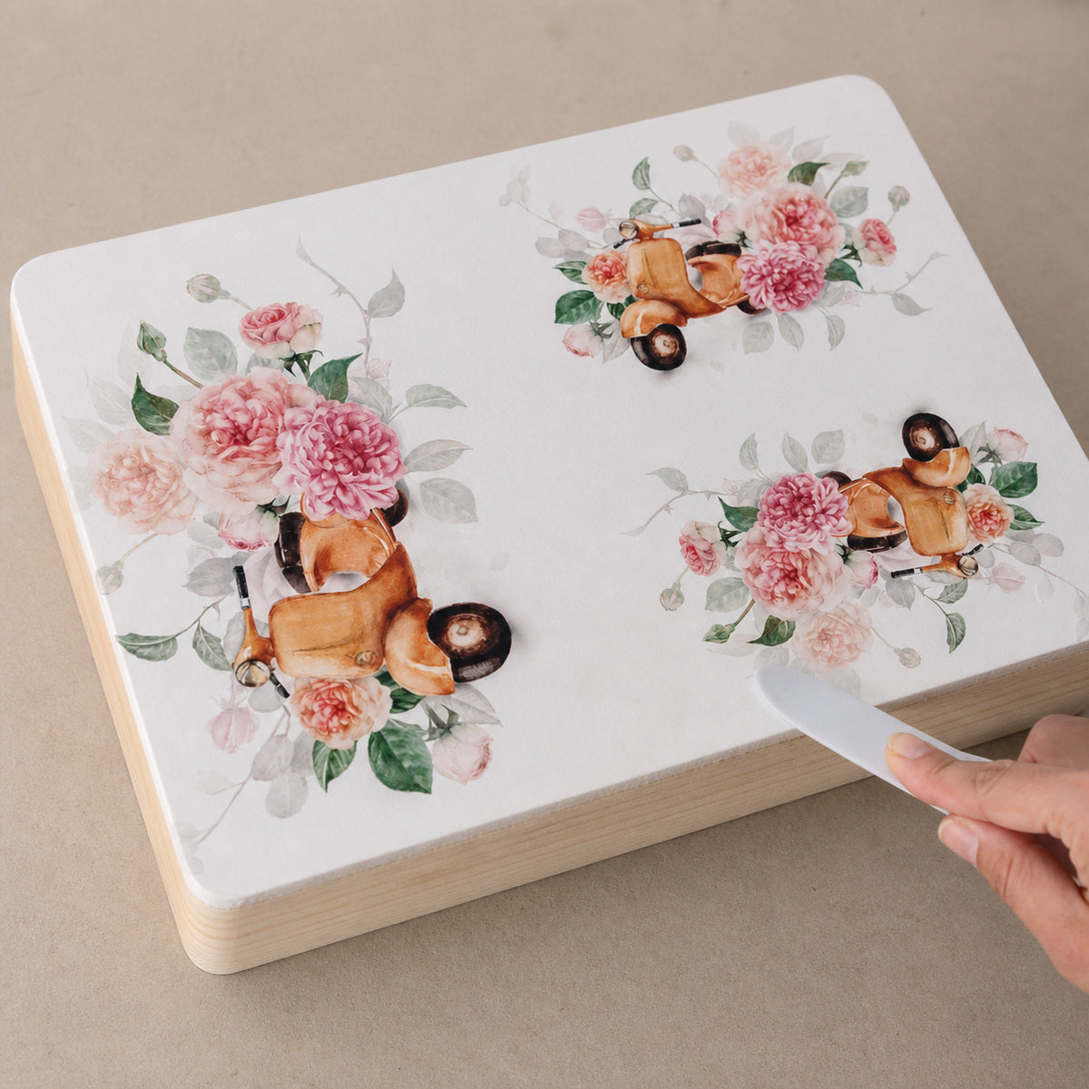 Papel de Seda Opapel Lambreta e Flores 30x45cm para Decoupage e Artesanato 2817 - Opa