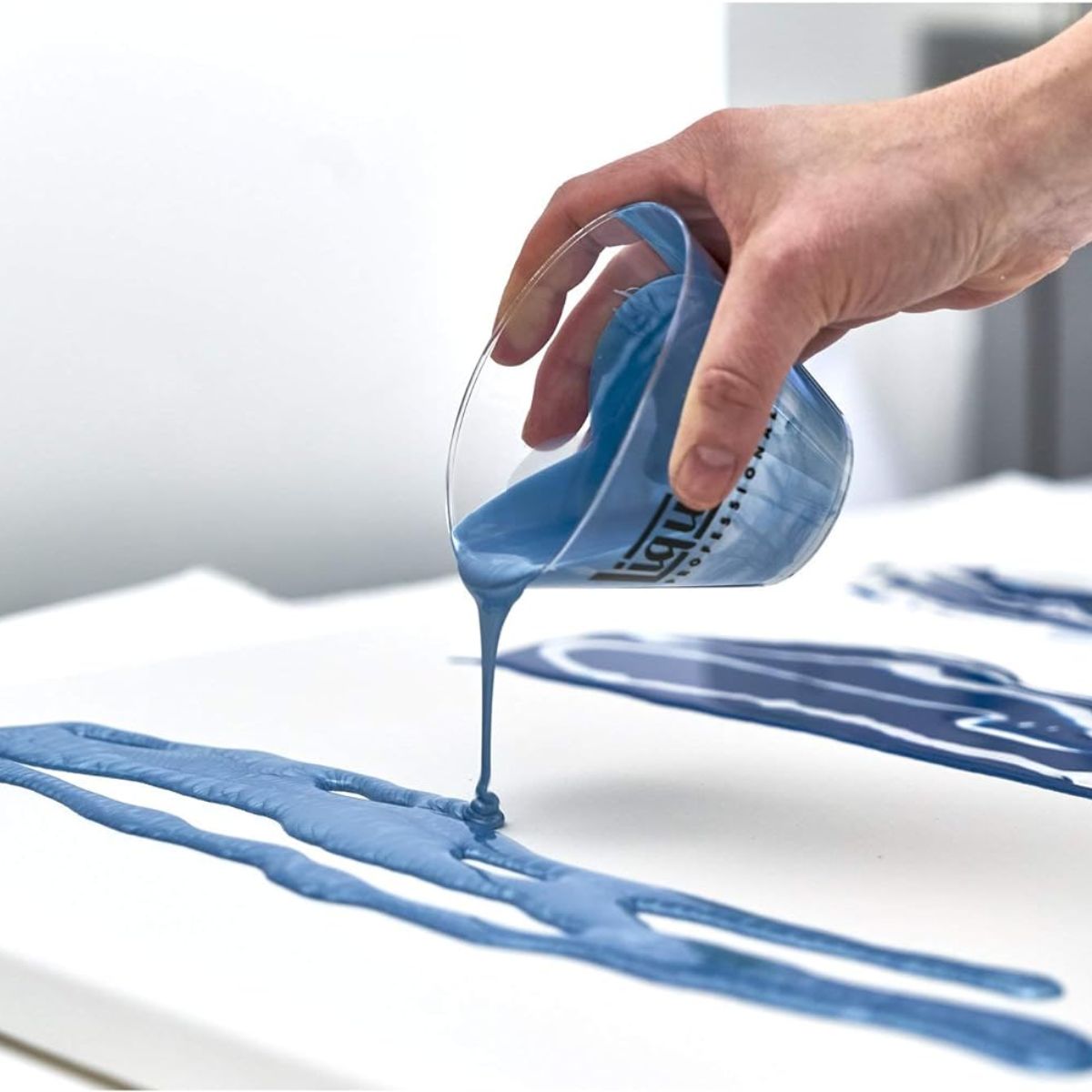 Estojo de Tinta Acrílica Liquitex Basics Fluid 118ml com 12 Cores